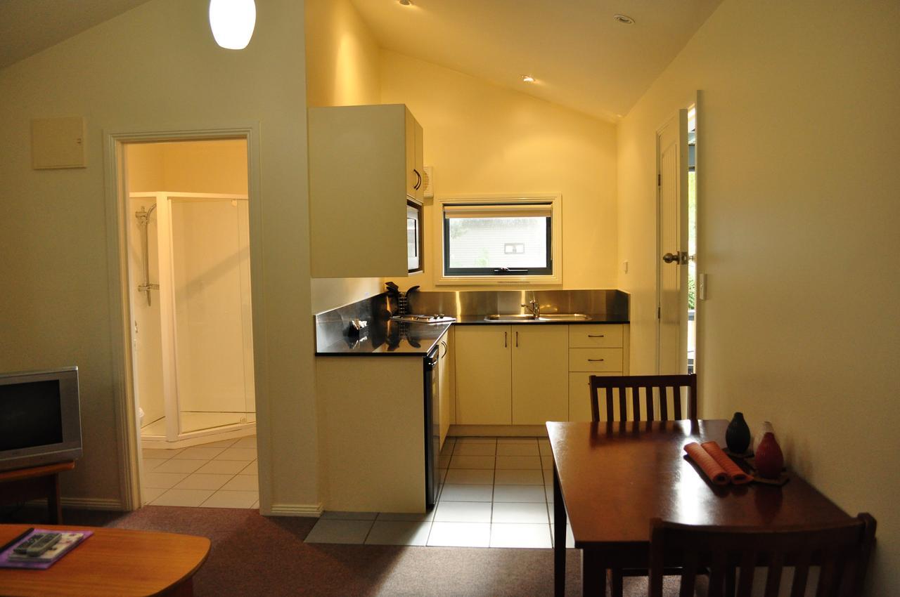 Big4 Strahan Holiday Retreat ภายนอก รูปภาพ
